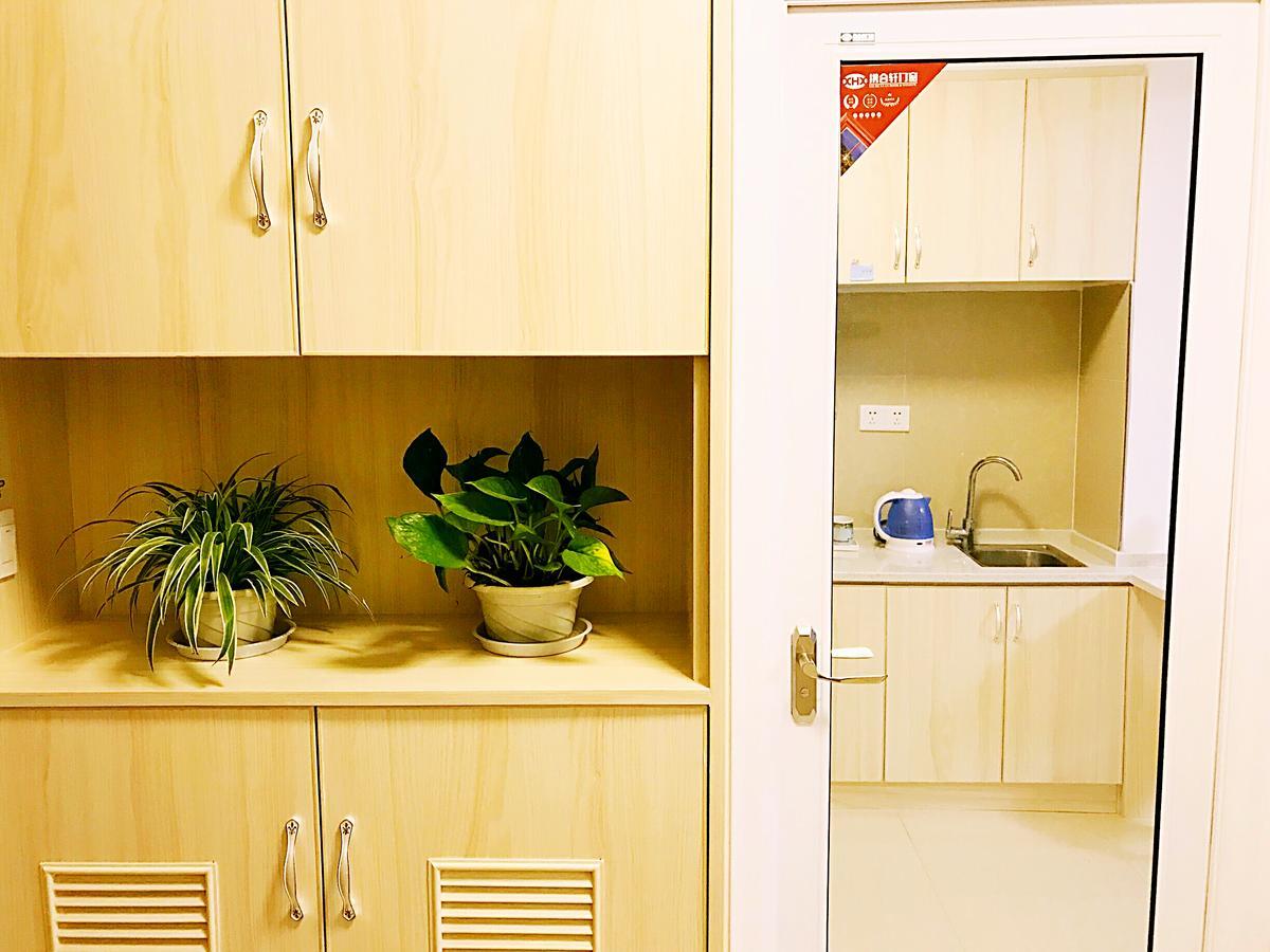 Line 2 Apartment Wuhan Extérieur photo