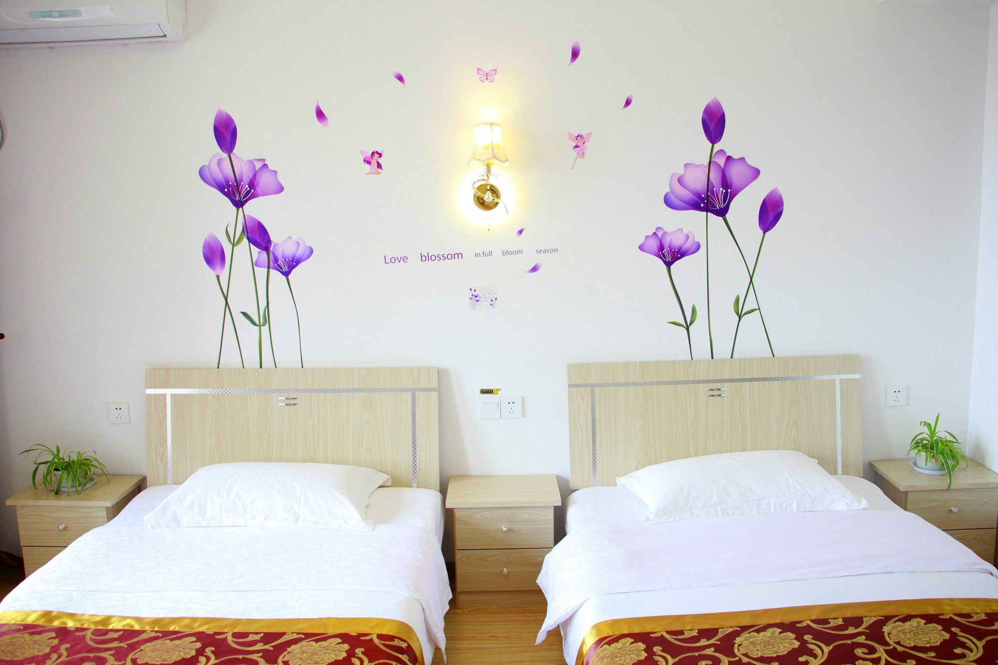 Line 2 Apartment Wuhan Extérieur photo